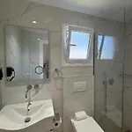 Xhonis Apartamento