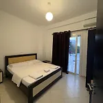 Xhonis Apartamento