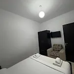 Apartamento Xhonis