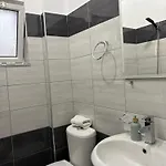Xhonis Apartamento *