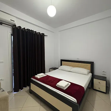 Apartamento Xhonis *