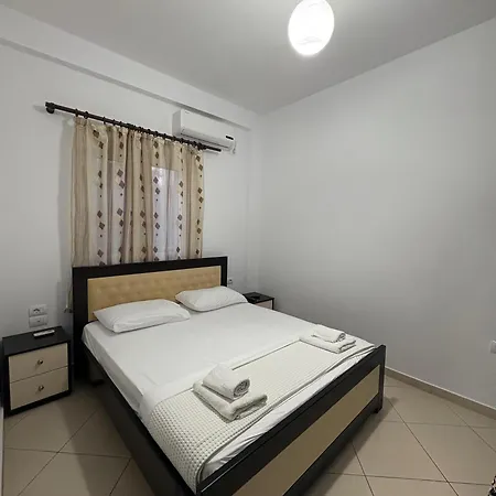 Xhonis Apartamento *