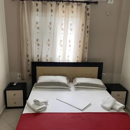 Xhonis Apartment *