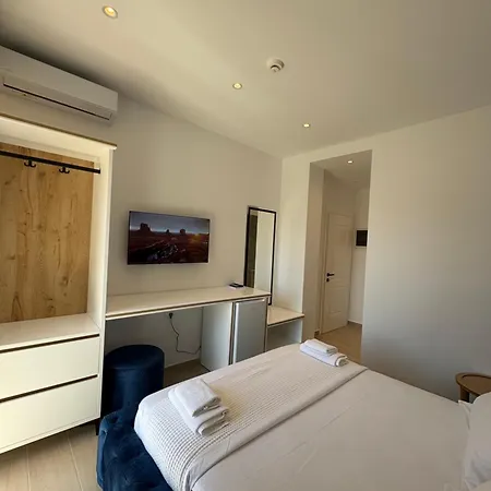 Xhonis Apartment