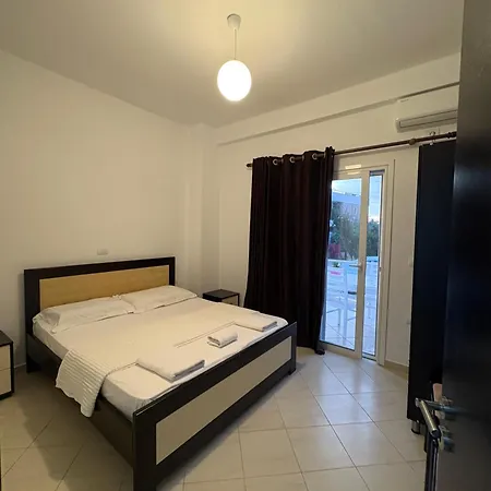 Xhonis Apartment