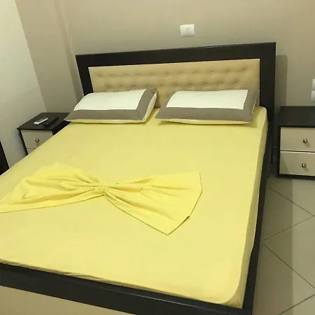 Xhonis Apartment *