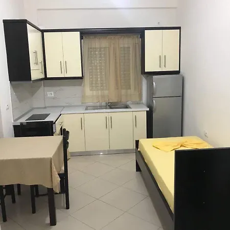 Xhonis Apartment *